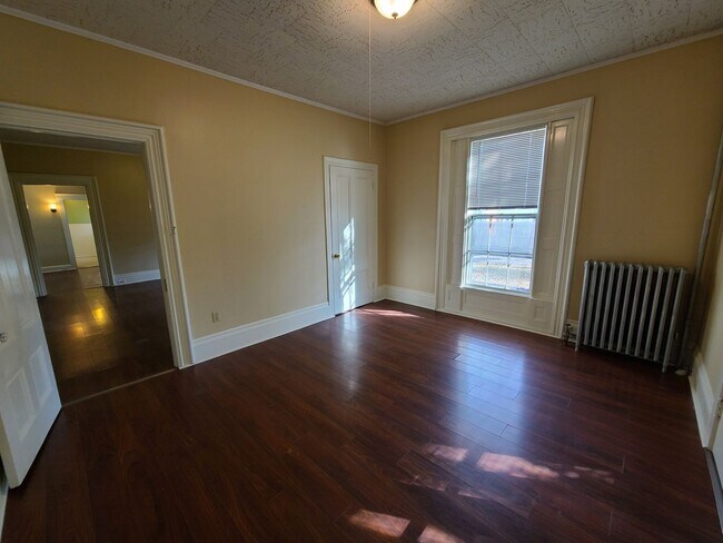 Building Photo - 167 Birch St