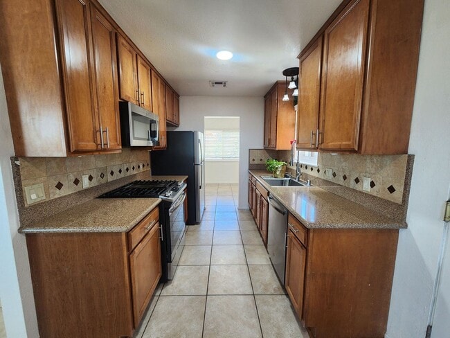 Building Photo - Must See! Spacious 3 Bedroom Home w/ Solar