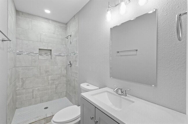 Building Photo - 1301 Roosevelt St