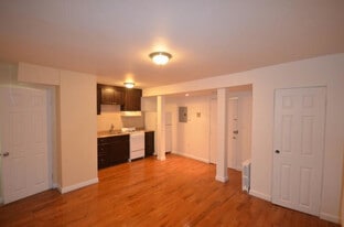 Building Photo - 195 Maverick St