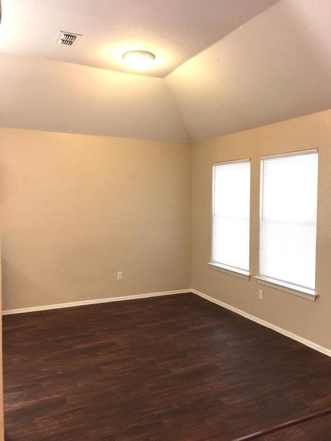 Building Photo - Eagle Mountain ISD 3 bedroom 2.5 bath plus office!