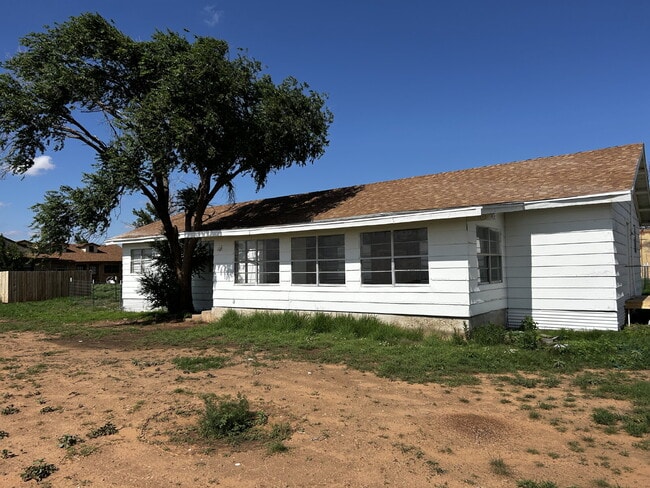 Primary Photo - Country Living! Newly Updated 3-bed/2-bath...
