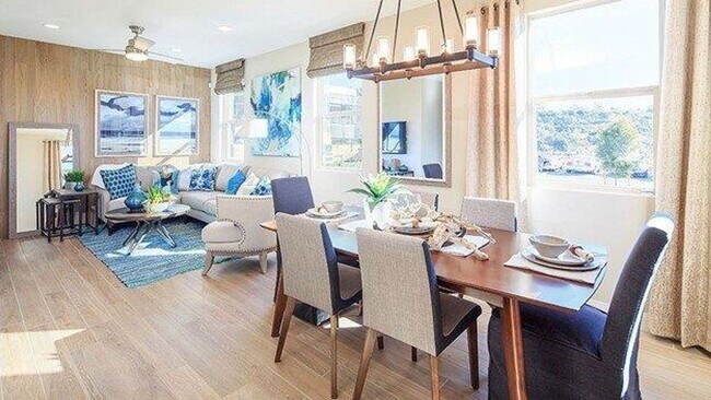 Building Photo - 4 Bedroom TownHome in the Skyline Community
