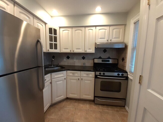 Building Photo - 116 71st St