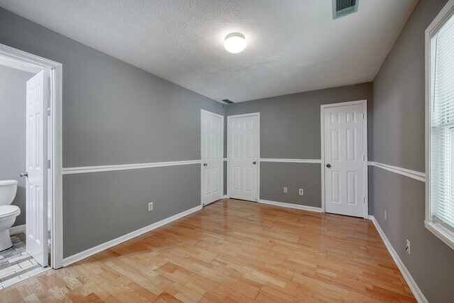 Building Photo - 667 Hunting Creek Ln SE
