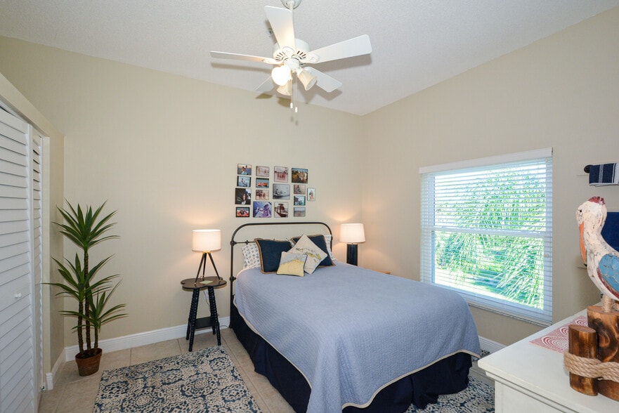 Building Photo - 9470 High Gate Dr