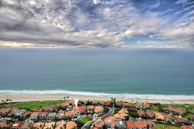 Building Photo - 30 Ritz Cove Dr