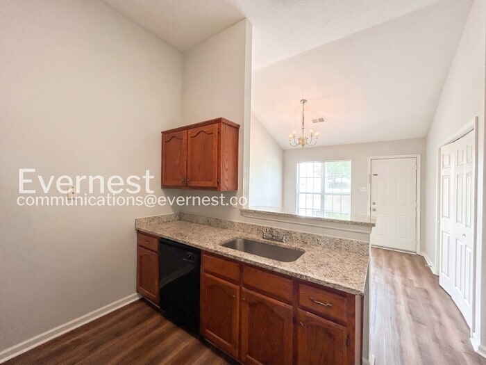 Building Photo - 9136 Kaitlyn Dr S