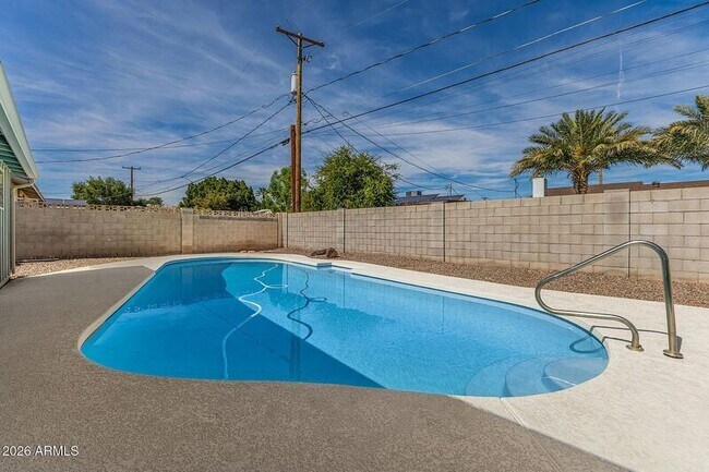 Building Photo - 220 E McKinley St