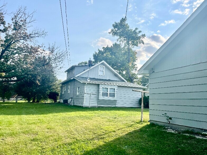 Building Photo - 1021 Keokuk St