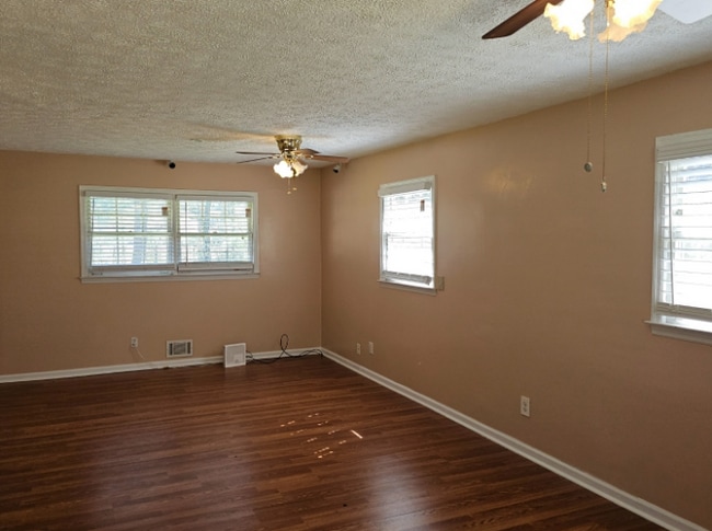 Building Photo - 6116 Evans Dr