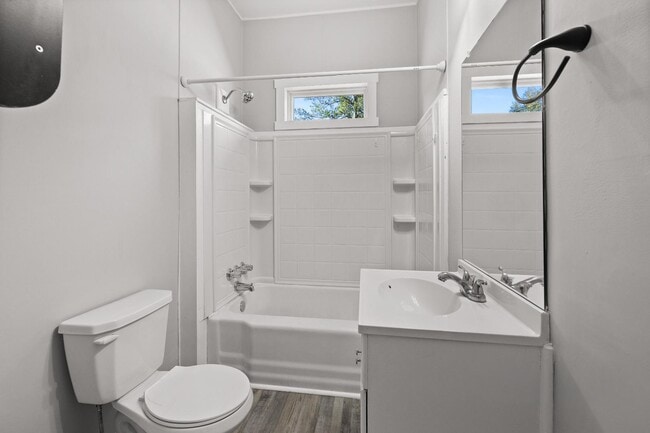 Building Photo - 501 E 4th St