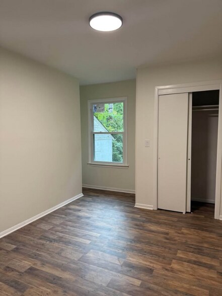 Building Photo - 678 Main St