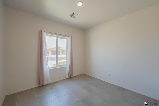 Building Photo - 3457 W 39th Ln