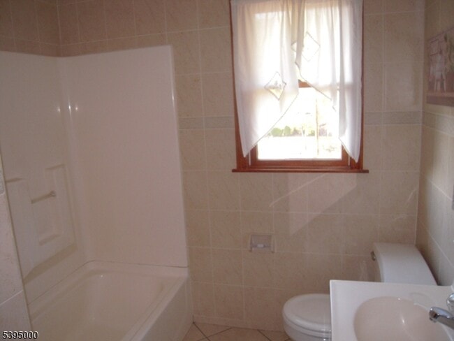 Building Photo - 31 Spring Ave