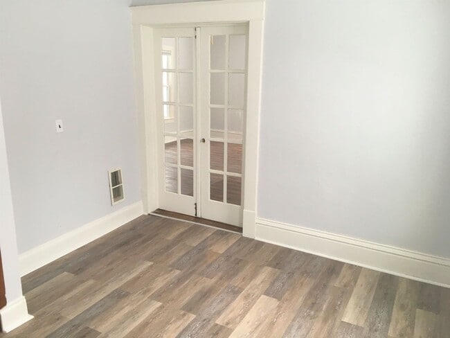 Building Photo - 9th St 3-Plex