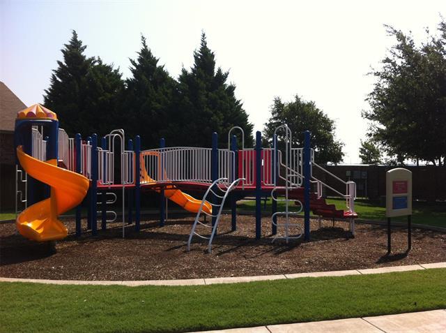 Building Photo - 8127 Robertson Dr
