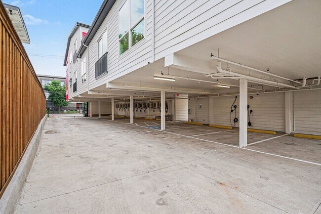 Building Photo - Be the first to live in Unit 205 at 2217 Fitzhugh—a brand-new 2026 construction offering 597 sq f...