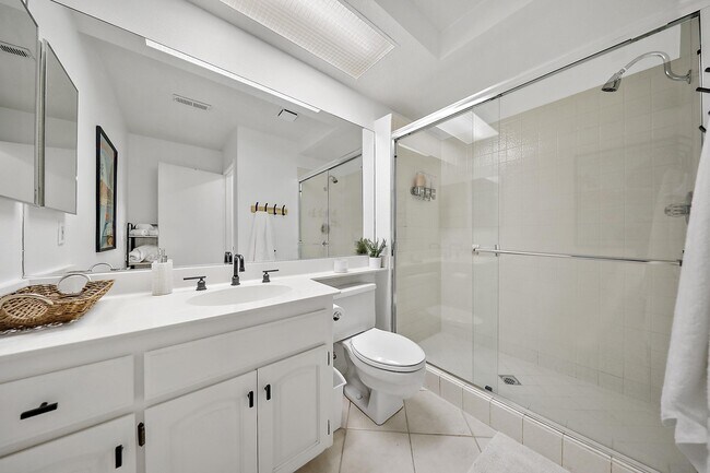 Building Photo - 699 Vista Lago Cir N