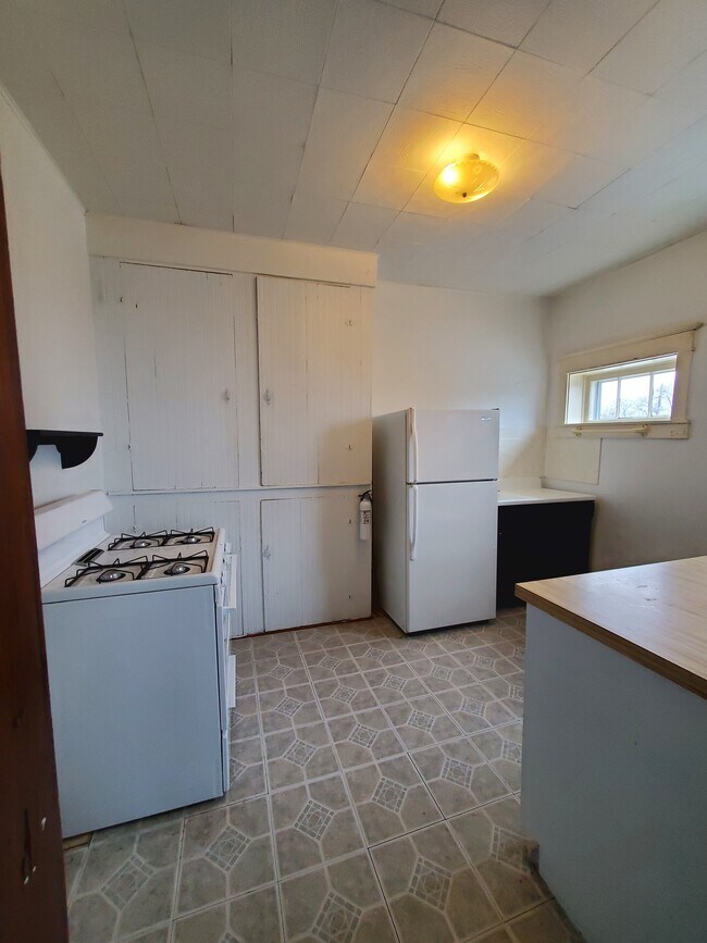 Building Photo - 403 W Main St