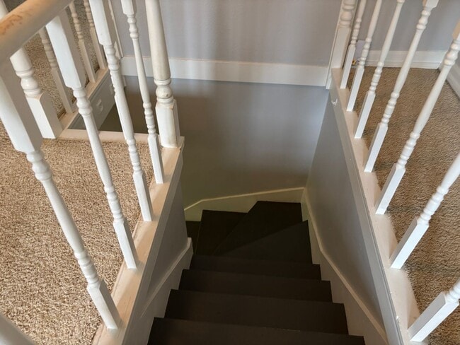 Building Photo - 3 Bedroom on large lot