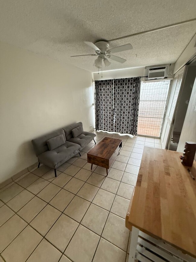 Building Photo - Rarely Available 1-Bedroom Apartment for Rent at Queen’s Villa