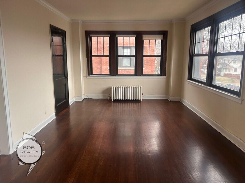 Building Photo - 3258 Maple Ave
