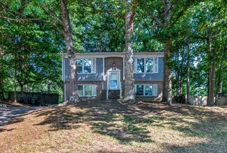 Building Photo - SW Large Split Level Home, LR, Den, Fenced Yard