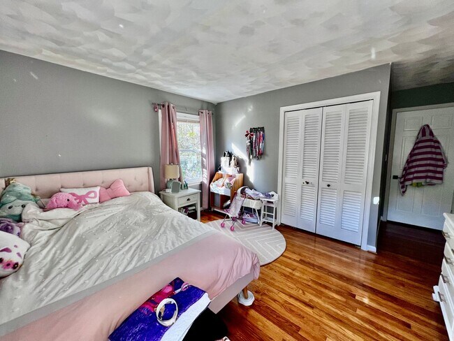 Building Photo - Beautiful All-Brick Ranch in the Heart of ...