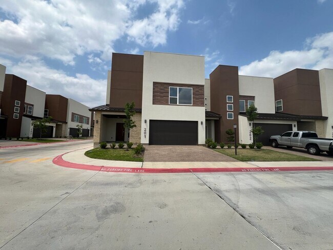 Primary Photo - 9653 McPherson Rd