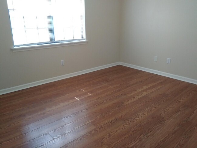 Building Photo - 1602 Carolwood Ct
