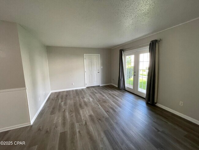 Building Photo - 2100 W Beach Dr