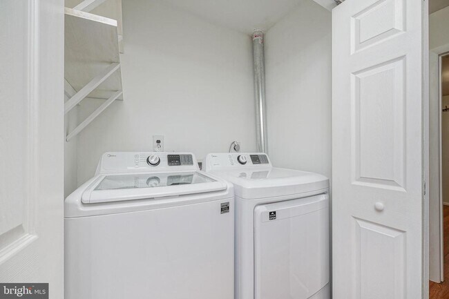 Building Photo - 37 Arrowwood Ct