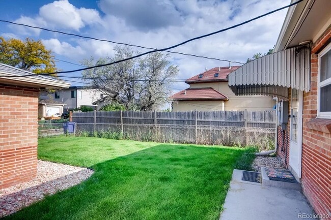 Building Photo - 2BD, 1BA Half-Duplex in Sloan's Lake with ...
