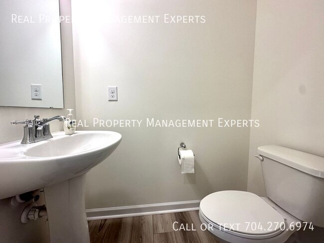 Building Photo - 2789 Yeager Dr NW