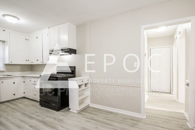 Building Photo - 817 N Gary Ave