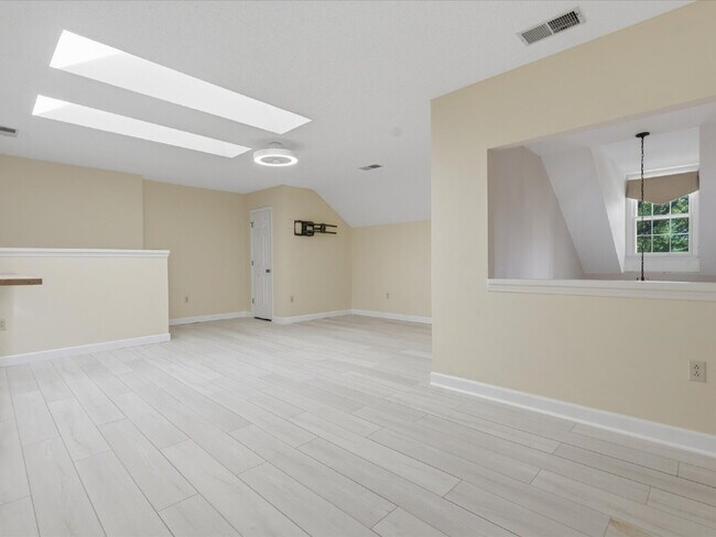 Building Photo - 9437 Fairmead Dr