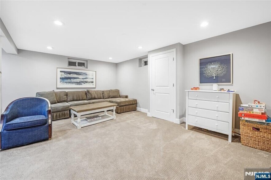 Building Photo - 194 Delmar Ave