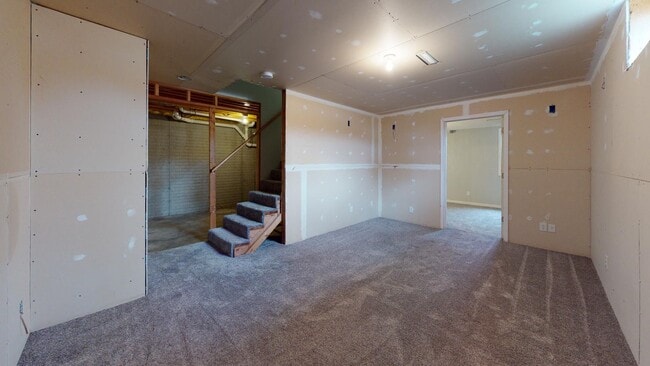 Building Photo - Beautiful Home - Available Augst 2026