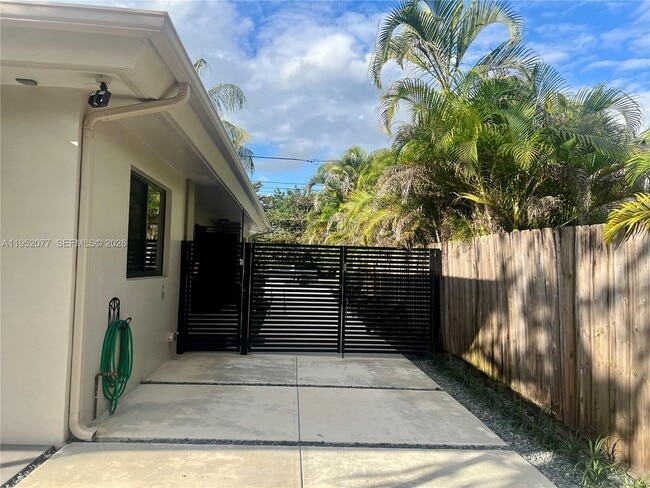 Building Photo - 3532 Thomas Ave