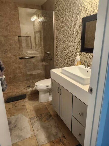 Building Photo - 3177 Bel Air Dr