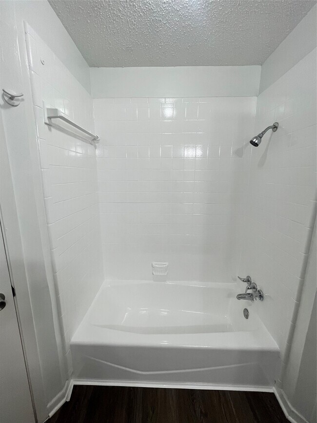 Building Photo - 22318 Meadowgate Dr