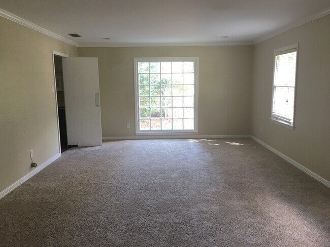 Building Photo - CLOSE TO THE UNIVERSITY OF SOUTH ALABAMA A...
