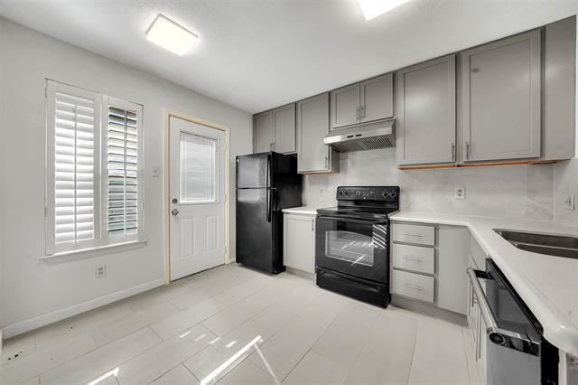 Building Photo - 2111 E Belt Line Rd