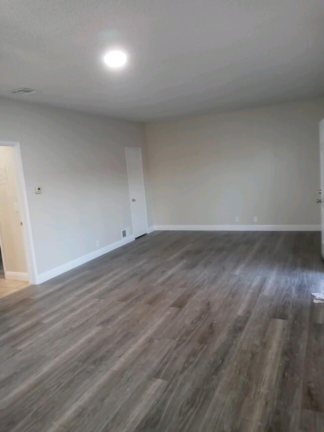 Building Photo - 519 Linwood Ave