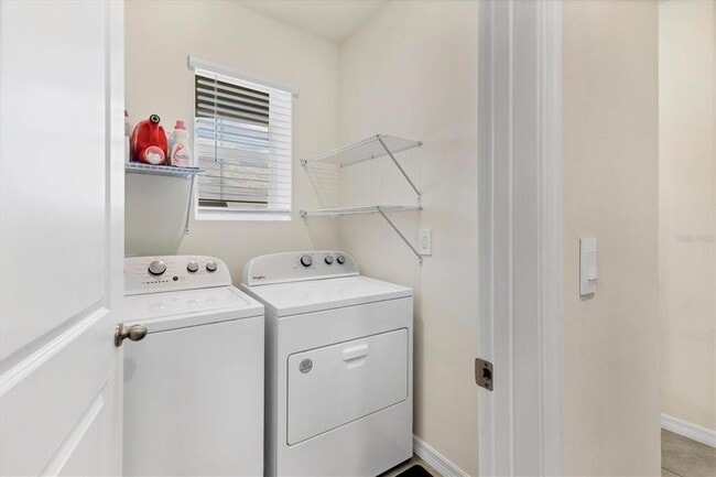 Building Photo - 3293 Hilltop Cir