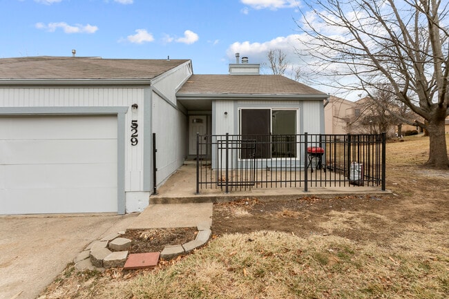 Building Photo - 529 NW Valleybrook Rd