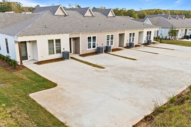 Building Photo - 106 Summer St