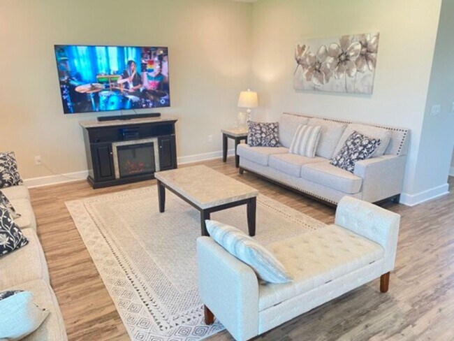 Building Photo - Beautiful 4 Bedroom Home in Amazing Wesley...