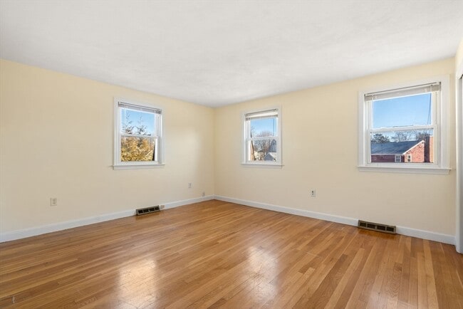 Building Photo - 19 Moreland Ave